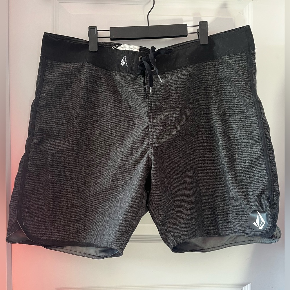 NWOT: Volcom Board shorts (38)